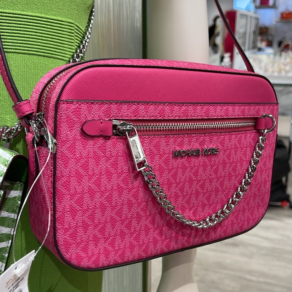 Michael Kors Jet Set Large Signature Logo Chain Crossbody Bag
Dragonfruit NWT - Picture 6 of 16